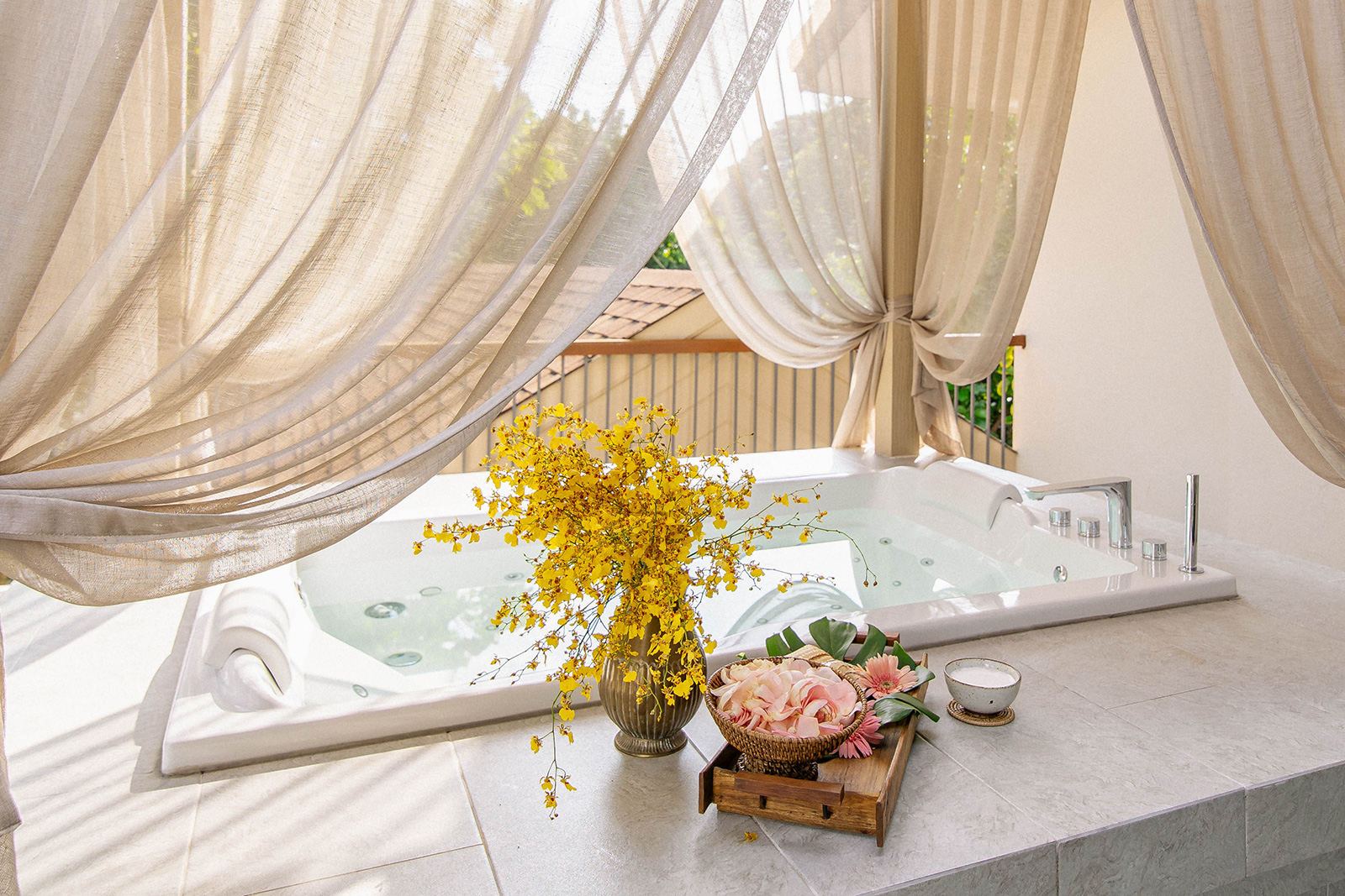 chiang mai hotel bathtub