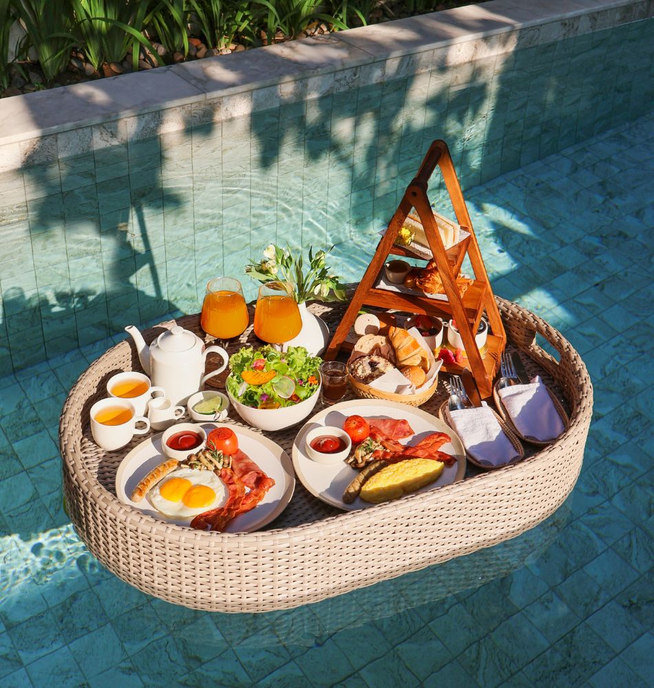 Alanna Floating Breakfast