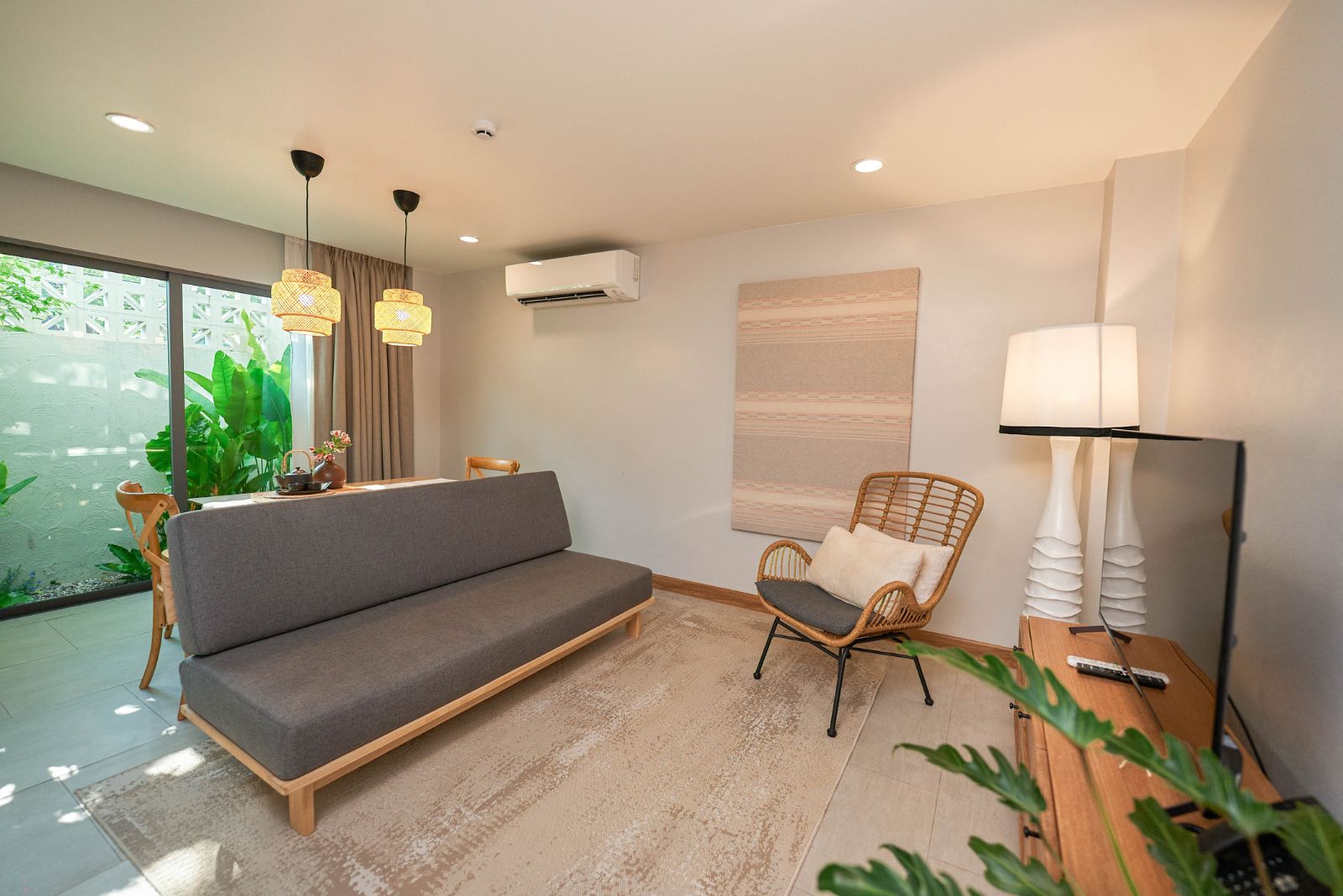 Khu-Muang Suite