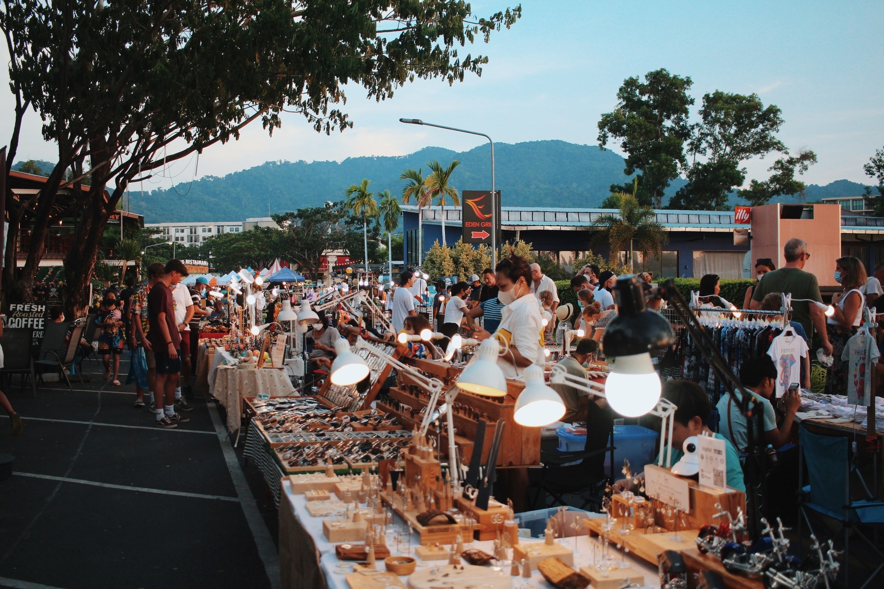 Fun Friday Avenue Market at Boat Avenue