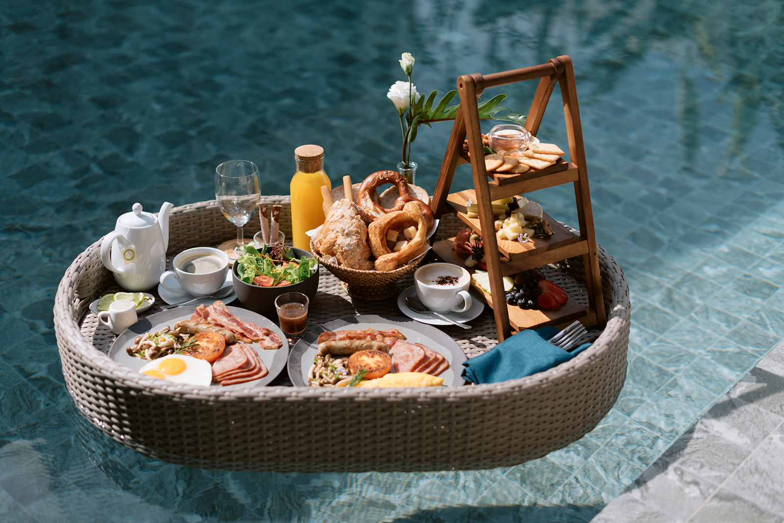 Floating Breakfast