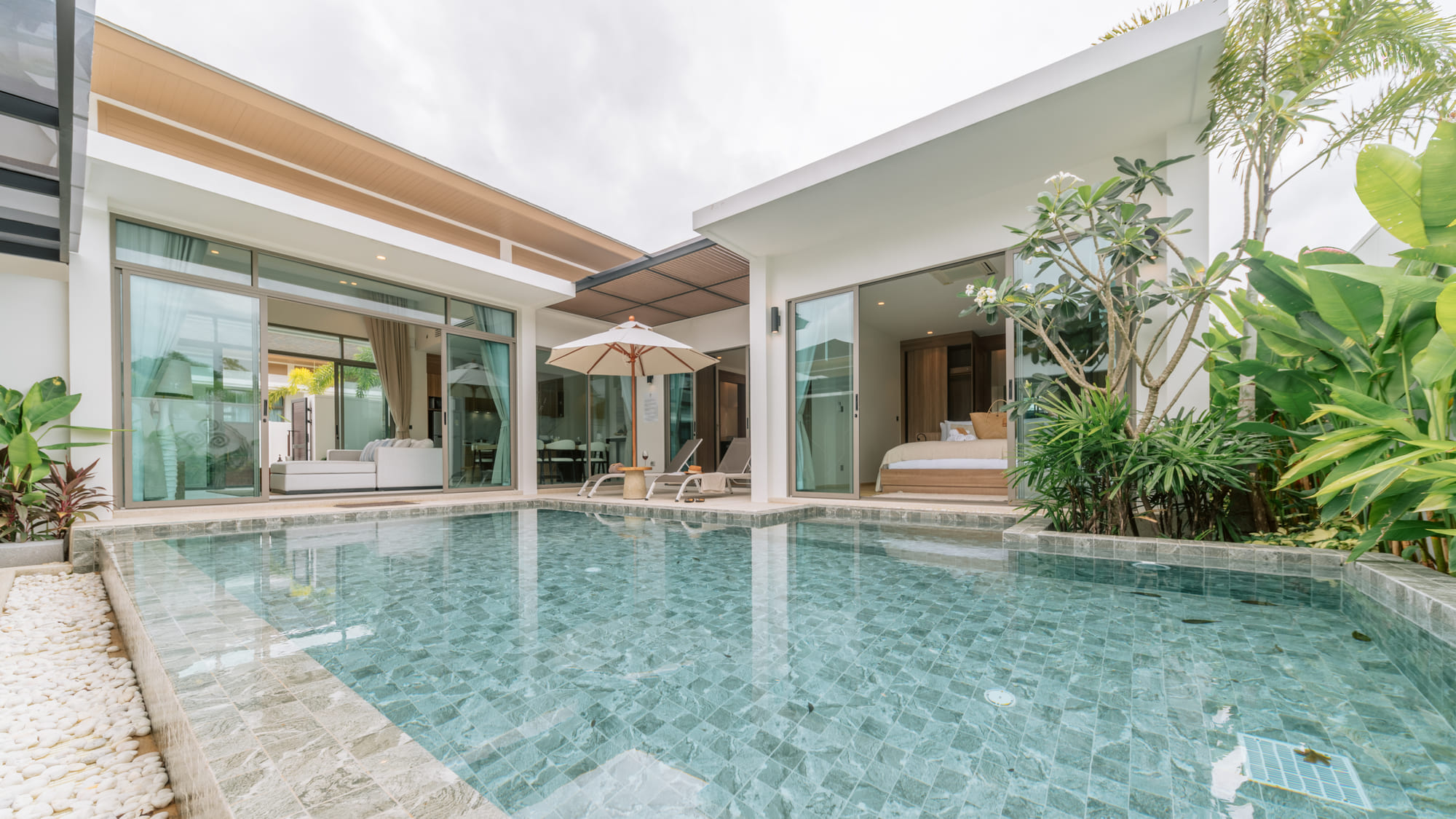 luxury pool villa phuket